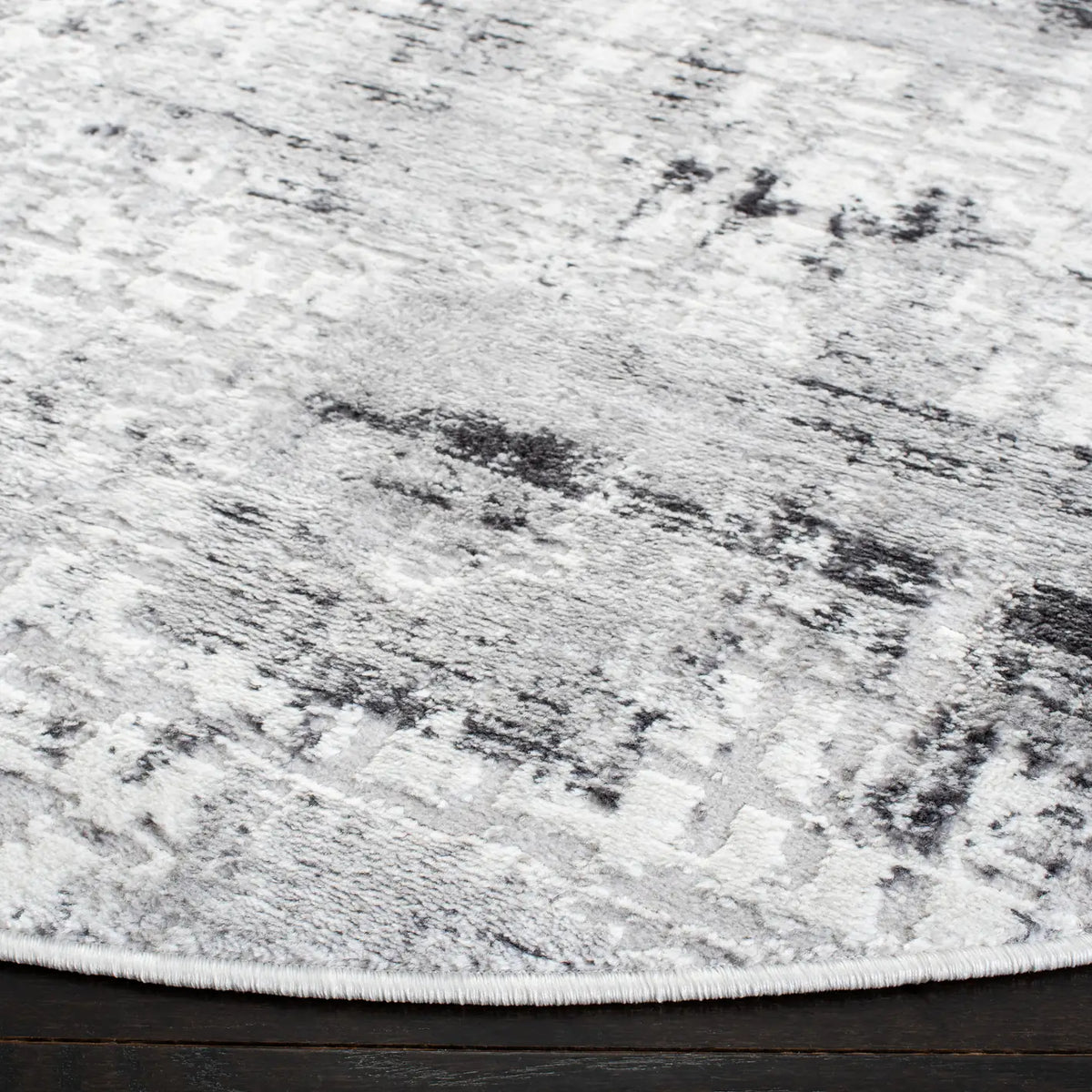 Safavieh Amelia 700 6'-7" x 6'-7" Rug in Grey / Charcoal