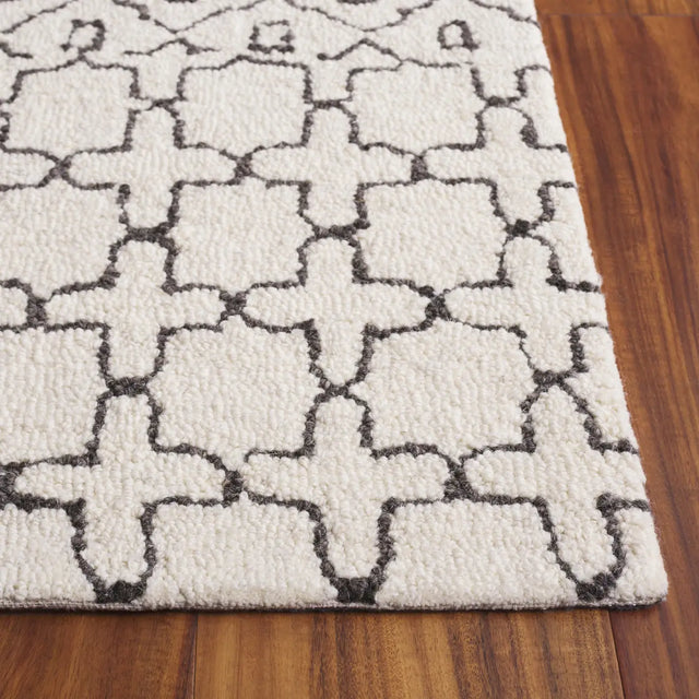 Safavieh Ebony 4'-0" x 6'-0" Rug in Ivory / Grey