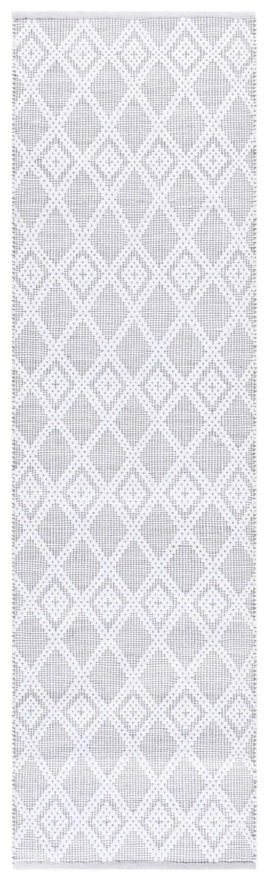 Safavieh Montauk 2'-3" x 8'-0" Rug in Ivory / Brown
