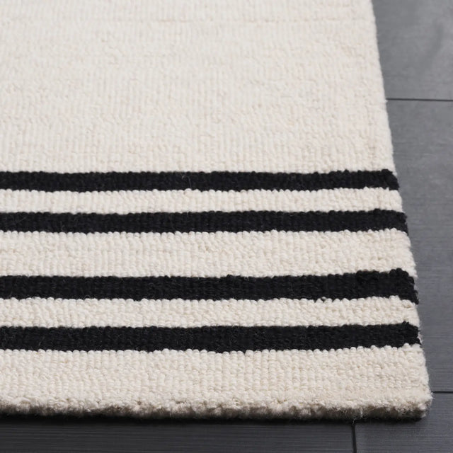 Safavieh Rodeo Drive 4'-0" x 6'-0" Rug in Ivory / Black
