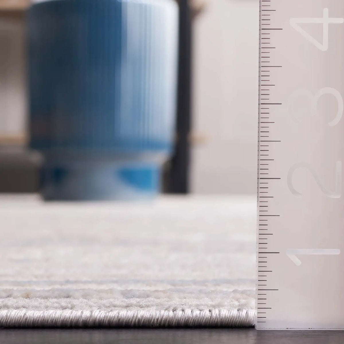 Safavieh Lagoon 4'-0" x 6'-0" Rug in Grey / Blue