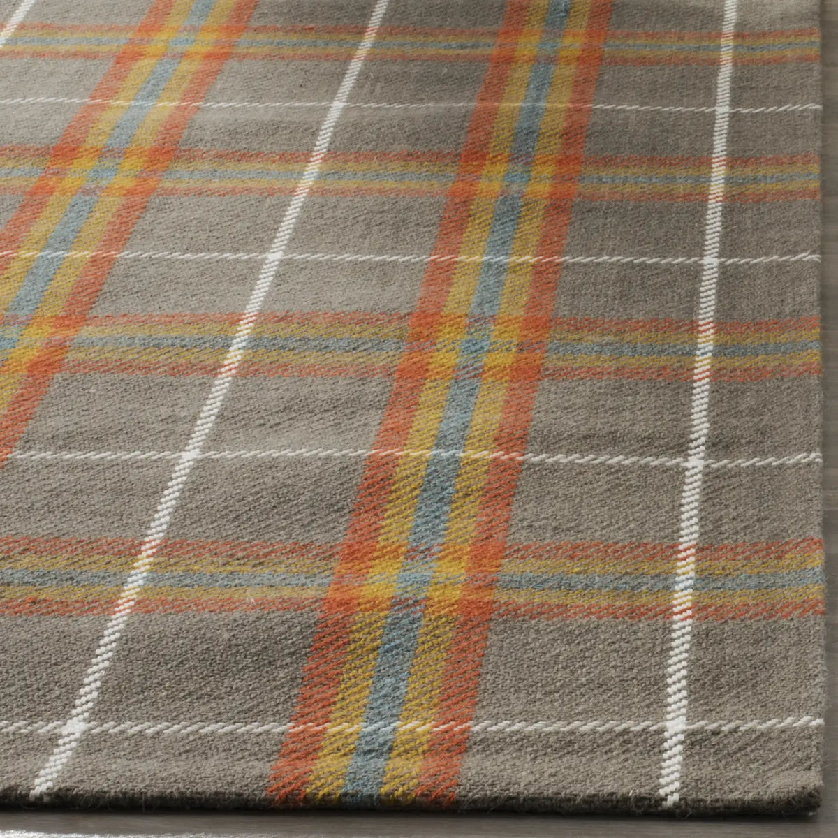 Safavieh Marbella 5'-0" x 8'-0" Rug in Multi