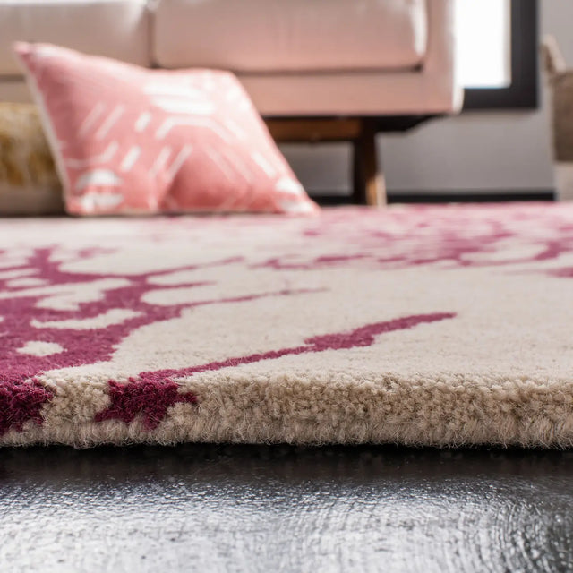 Safavieh Bella 6'-0" x 9'-0" Rug in Beige / Purple