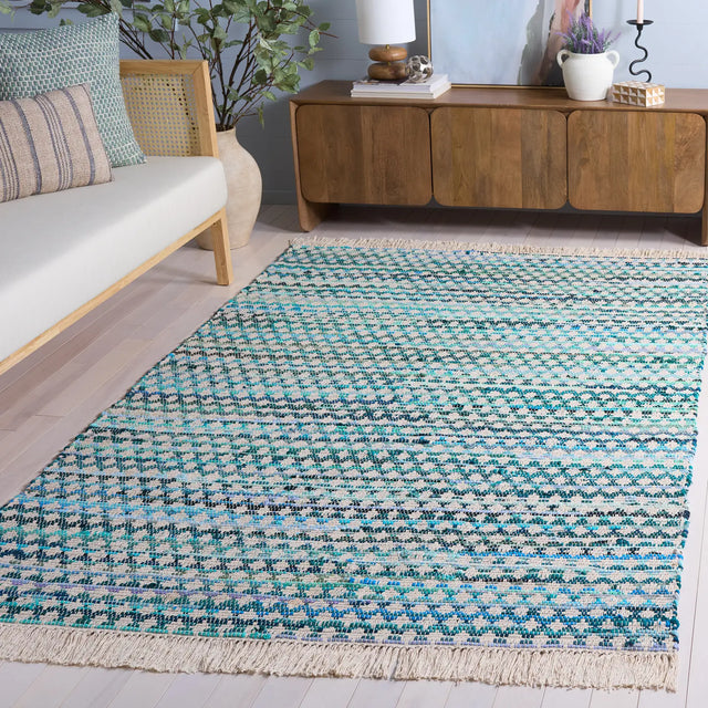 Safavieh Montauk 4'-0" x 6'-0" Rug in Turquoise / Ivory