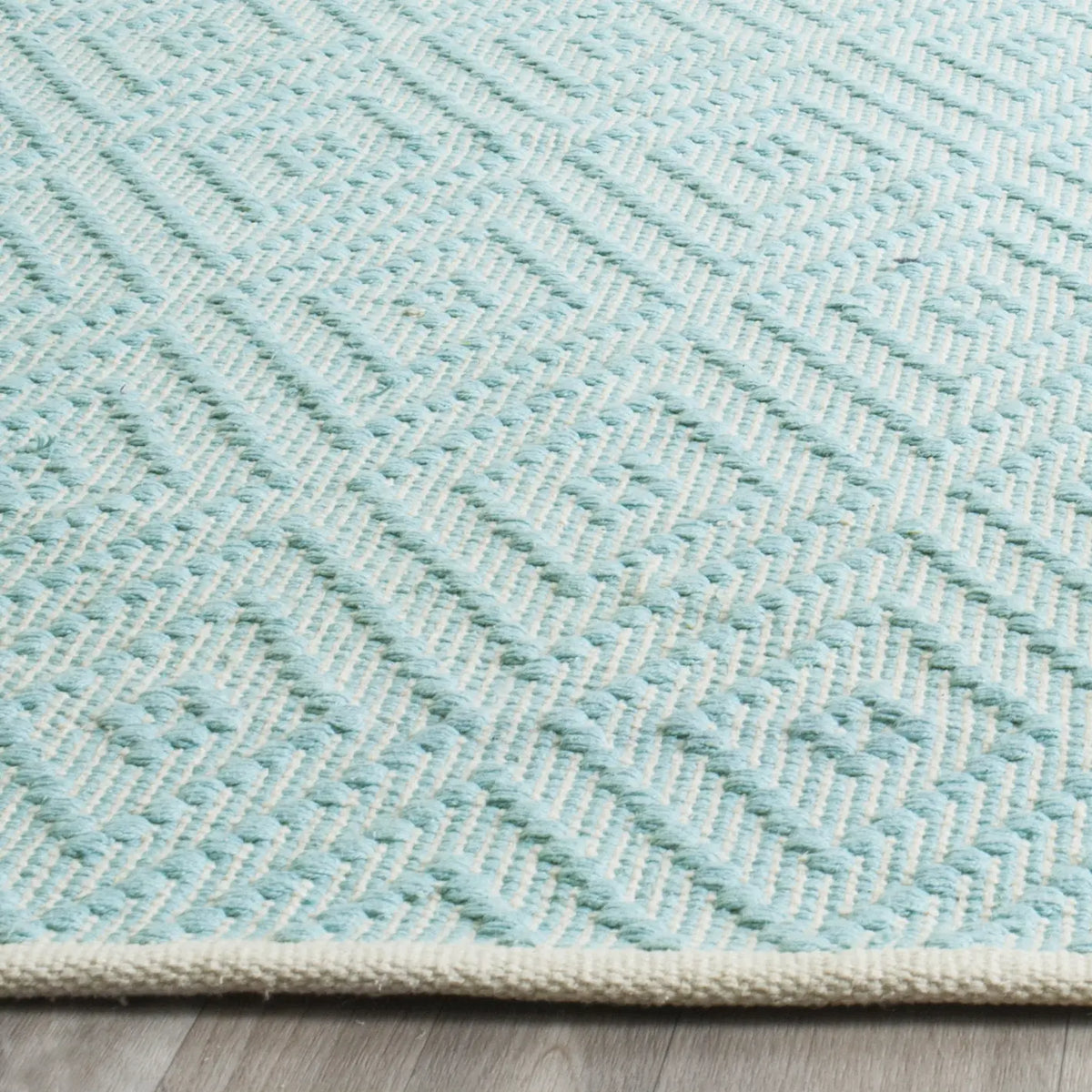 Safavieh Montauk 10'-0" x 14'-0" Rug in Turquoise / Ivory