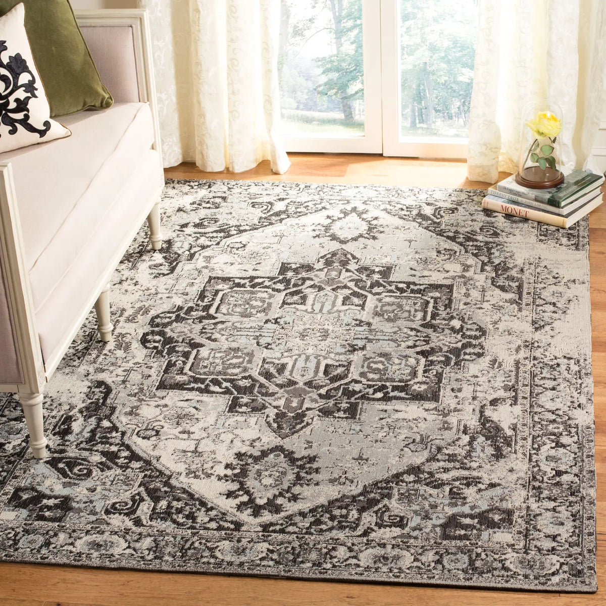 Safavieh Classic Vintage 5'-0" x 8'-0" Rug in Anthracite
