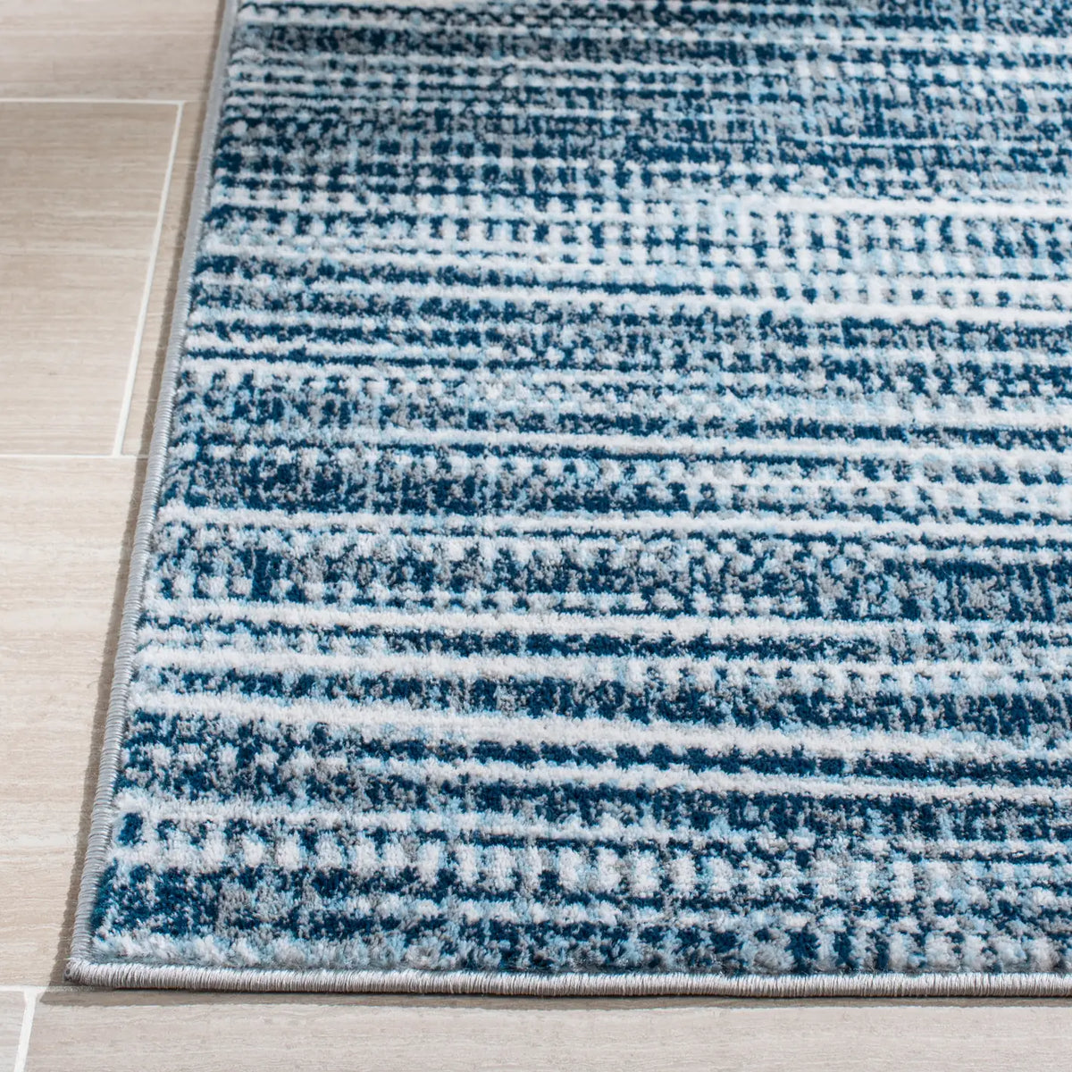 Safavieh Lagoon 4'-5" x 6'-5" Rug in Navy / Ivory