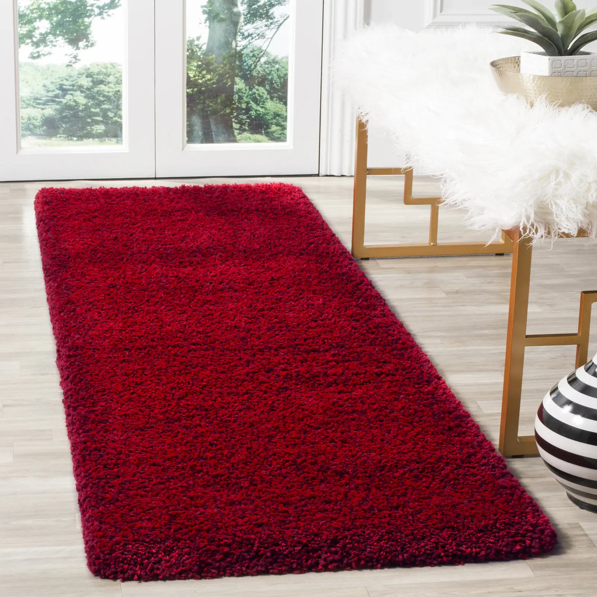 Safavieh Santa Monica Shag 2'-3" x 11'-0" Rug in Red