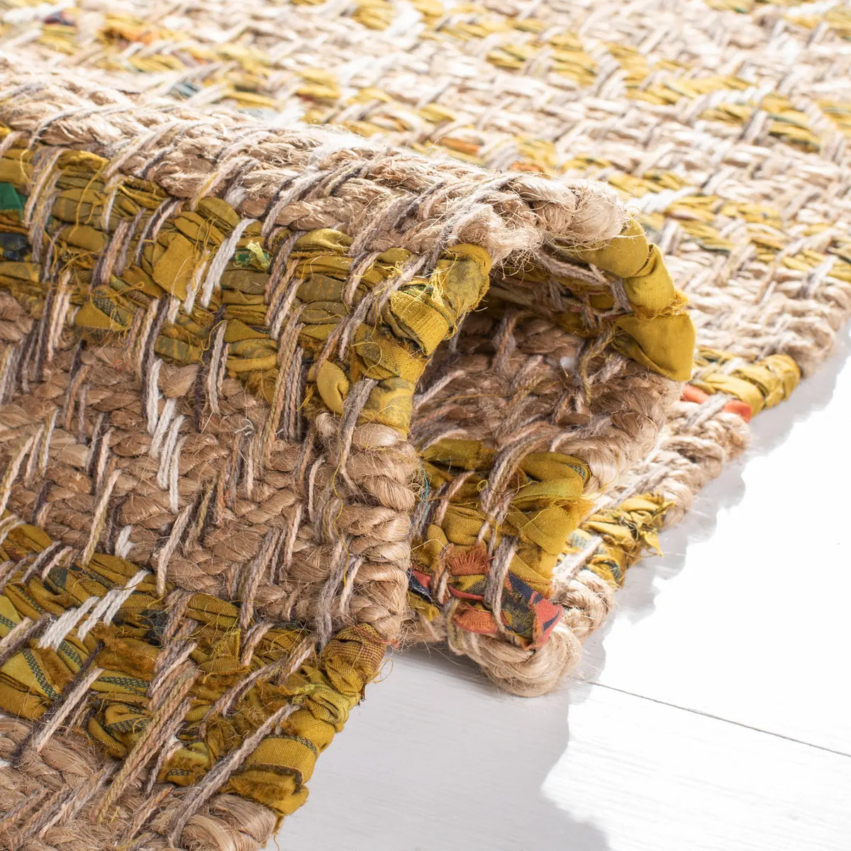 Safavieh Cape Cod 4'-0" x 6'-0" Rug in Gold / Natural