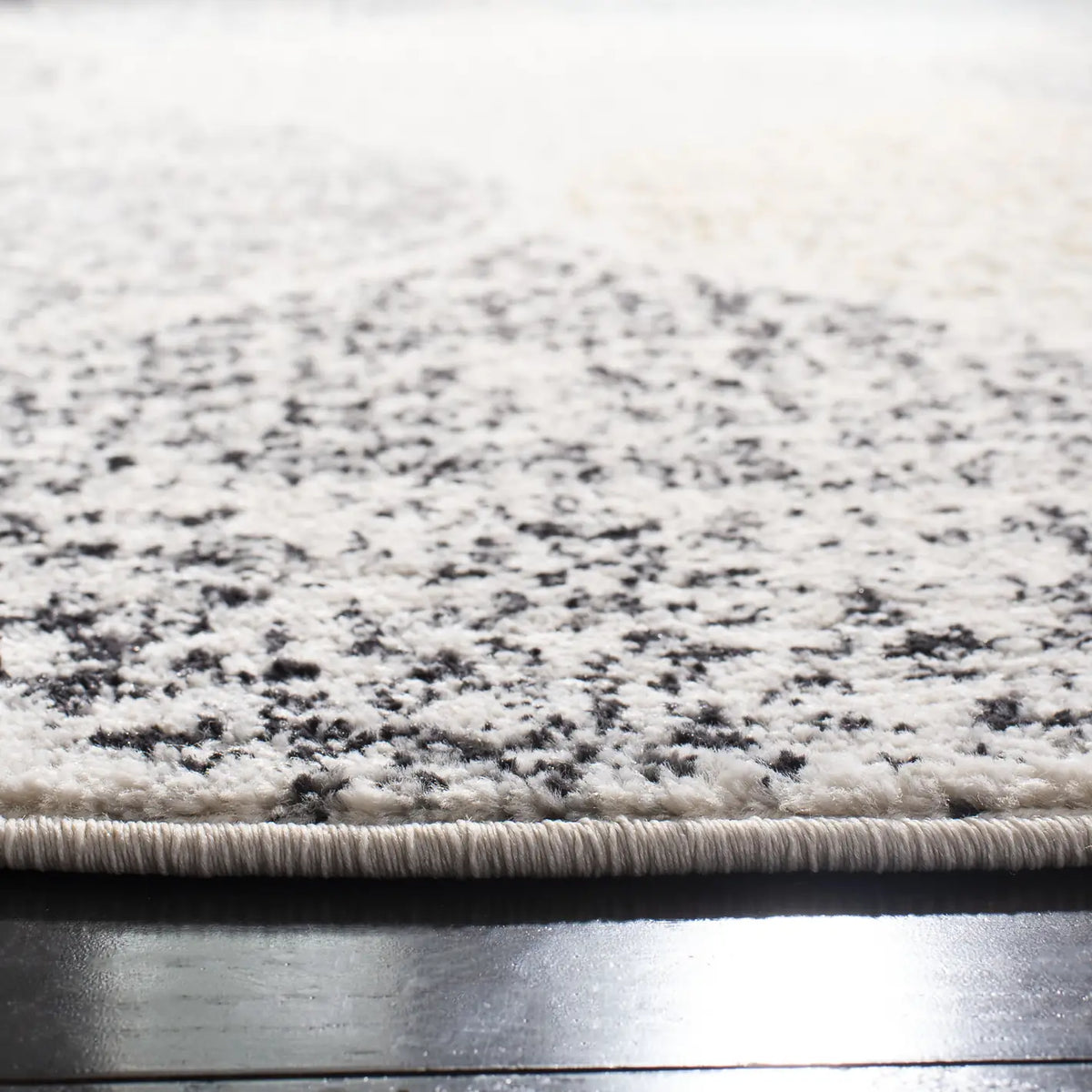 Safavieh Madison 5'-3" x 5'-3" Rug in Ivory / Blue