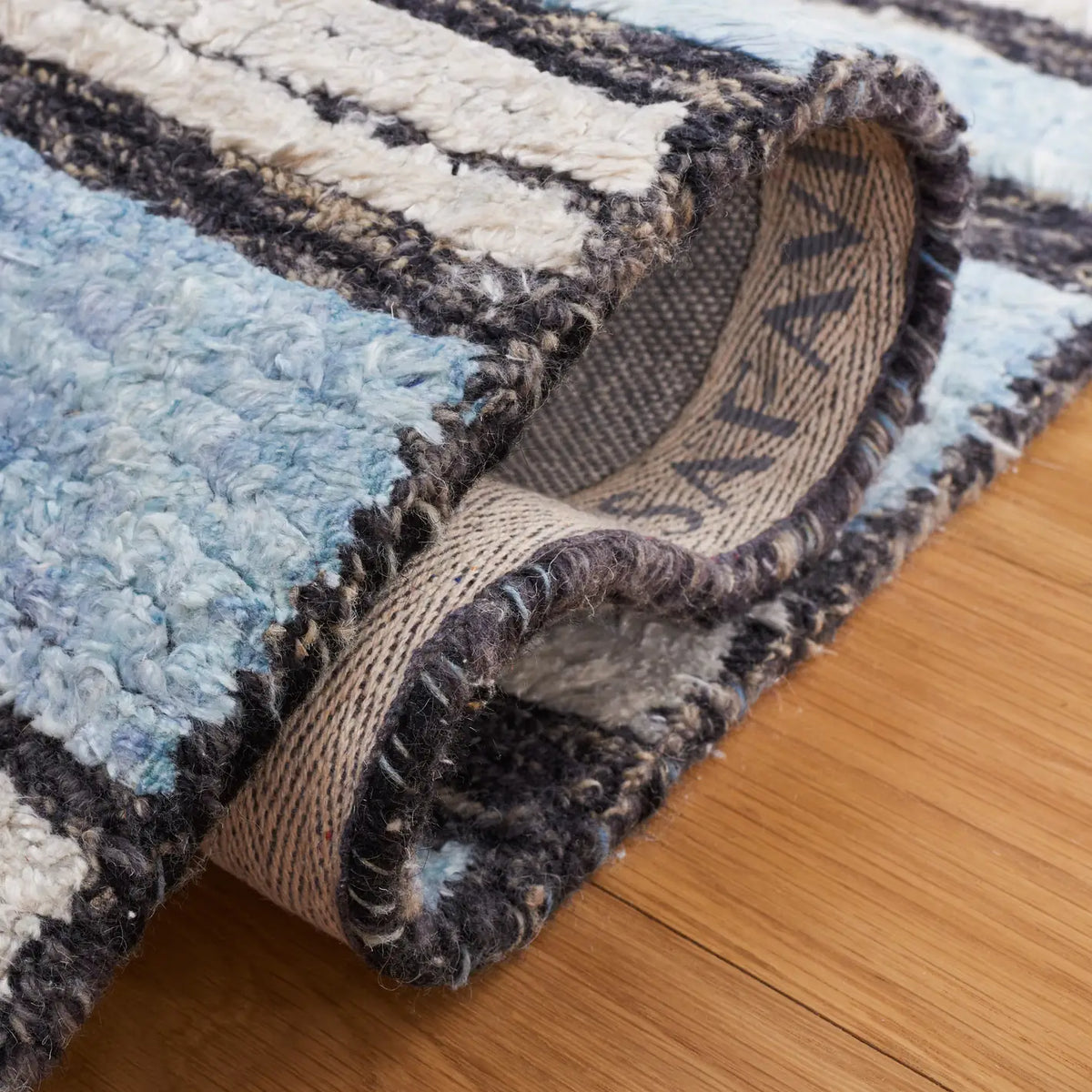 Safavieh Kenya 4'-0" x 6'-0" Rug in Charcoal / Blue