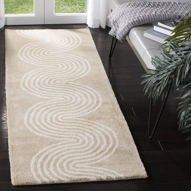Safavieh Chatham 2'-3" x 7'-0" Rug in Beige / Ivory