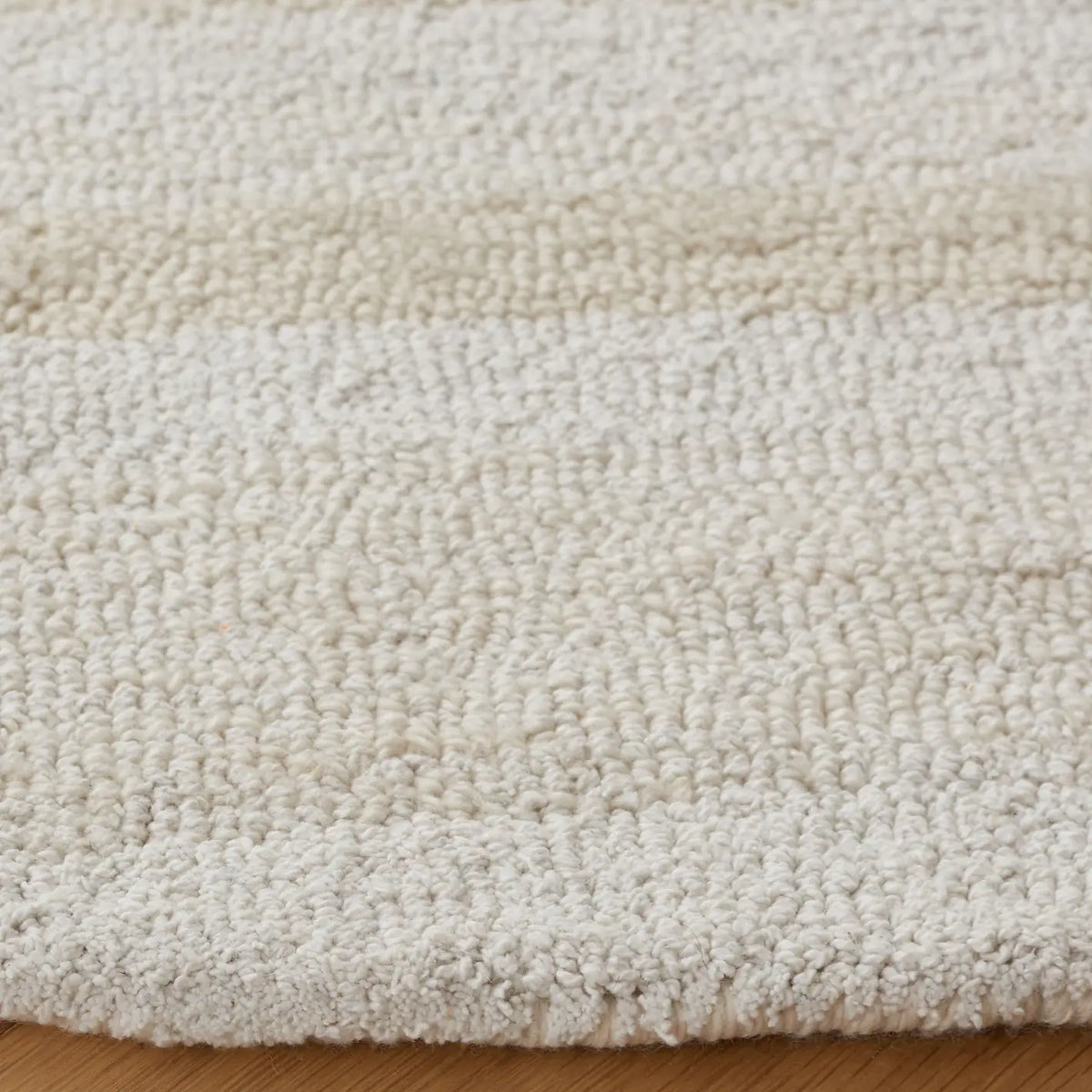 Safavieh Capri 6'-0" x 6'-0" Rug in Ivory / Beige