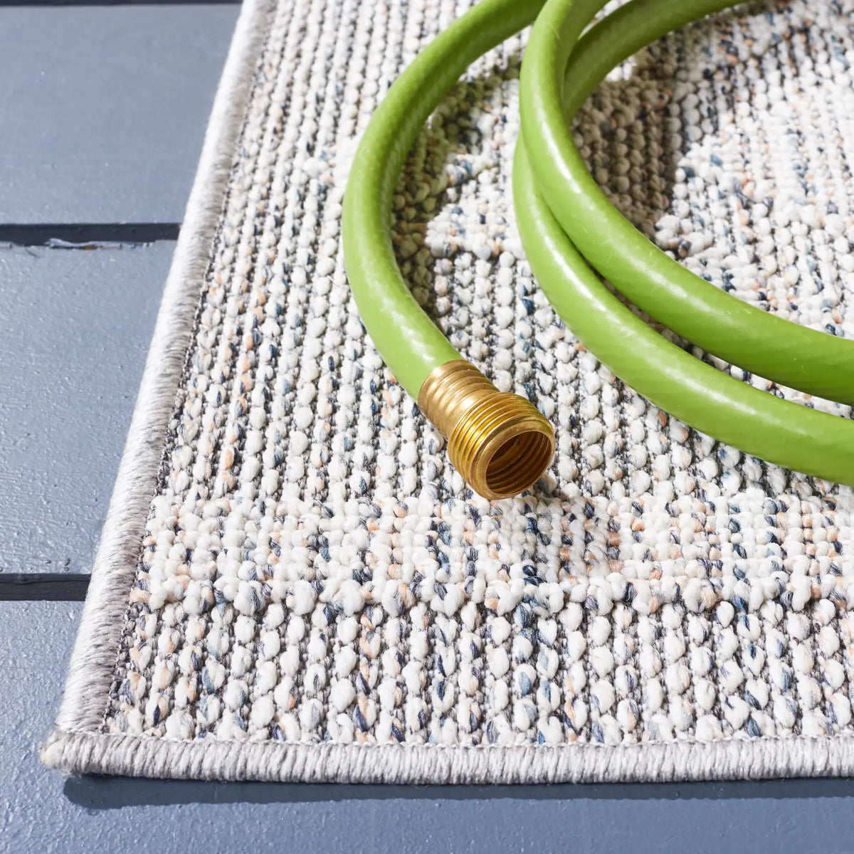Safavieh Global 4'-0" x 6'-0" Rug in Grey / Beige