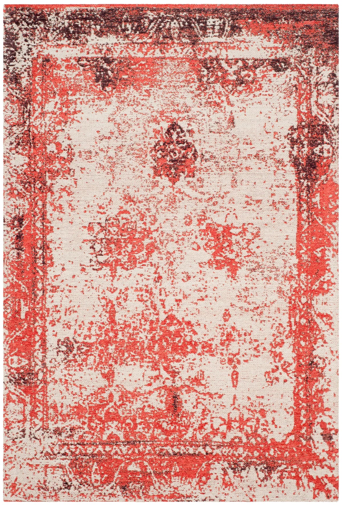 Safavieh Classic Vintage 4'-0" x 6'-0" Rug in Red