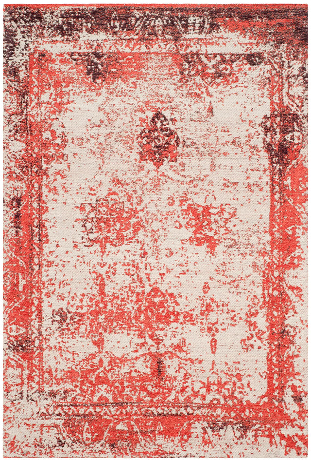 Safavieh Classic Vintage 4'-0" x 6'-0" Rug in Red