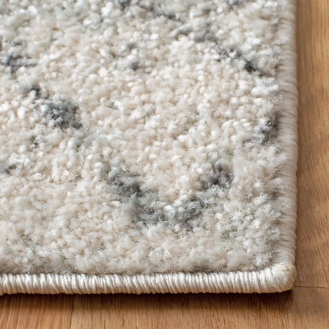 Safavieh Madison 700 4'-0" x 6'-0" Rug in Ivory / Charcoal