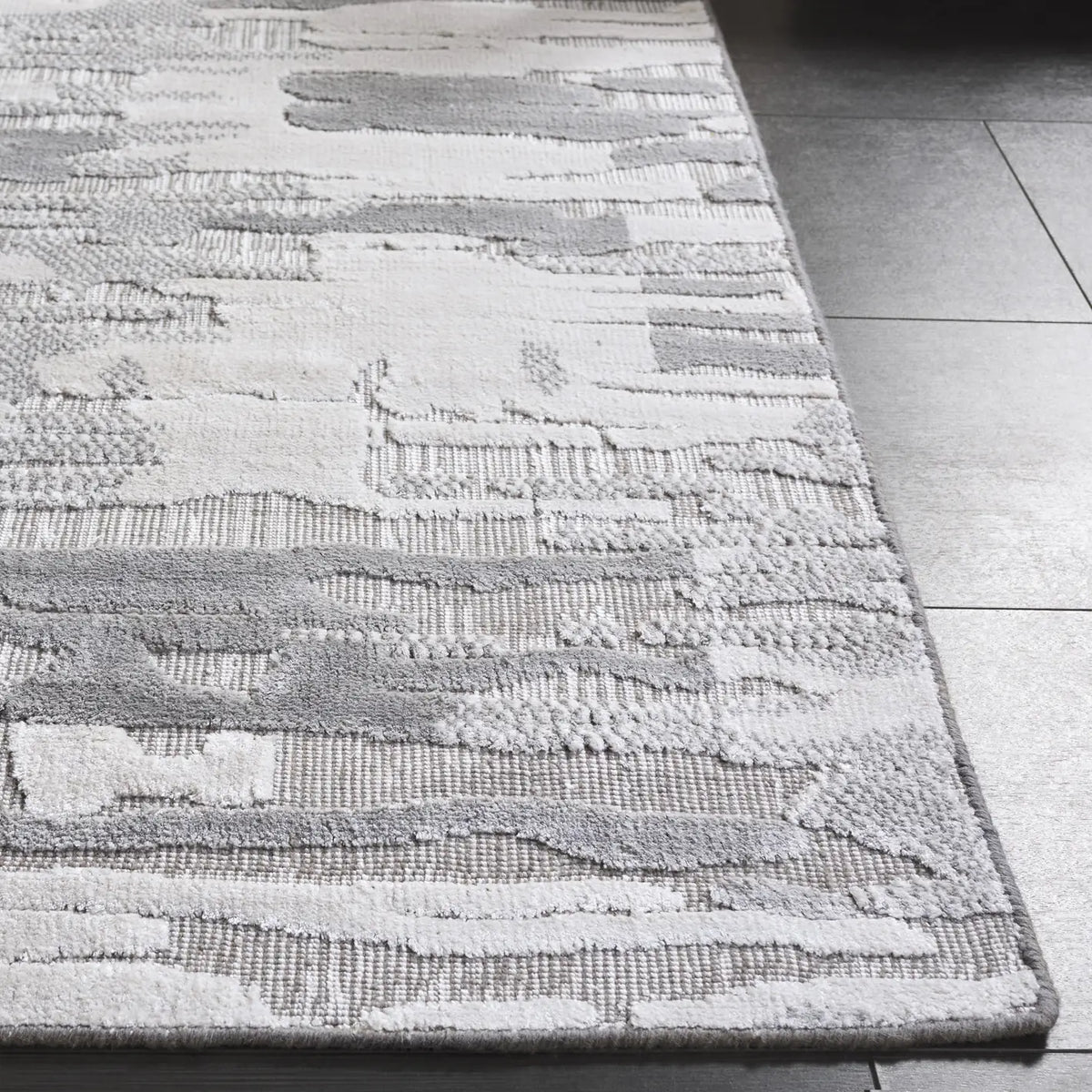 Safavieh Mirage 6'-0" x 9'-0" Rug in Grey / Silver