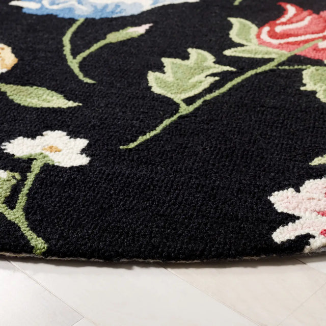 Safavieh Chelsea 6'-0" x 6'-0" Rug in Black / Red