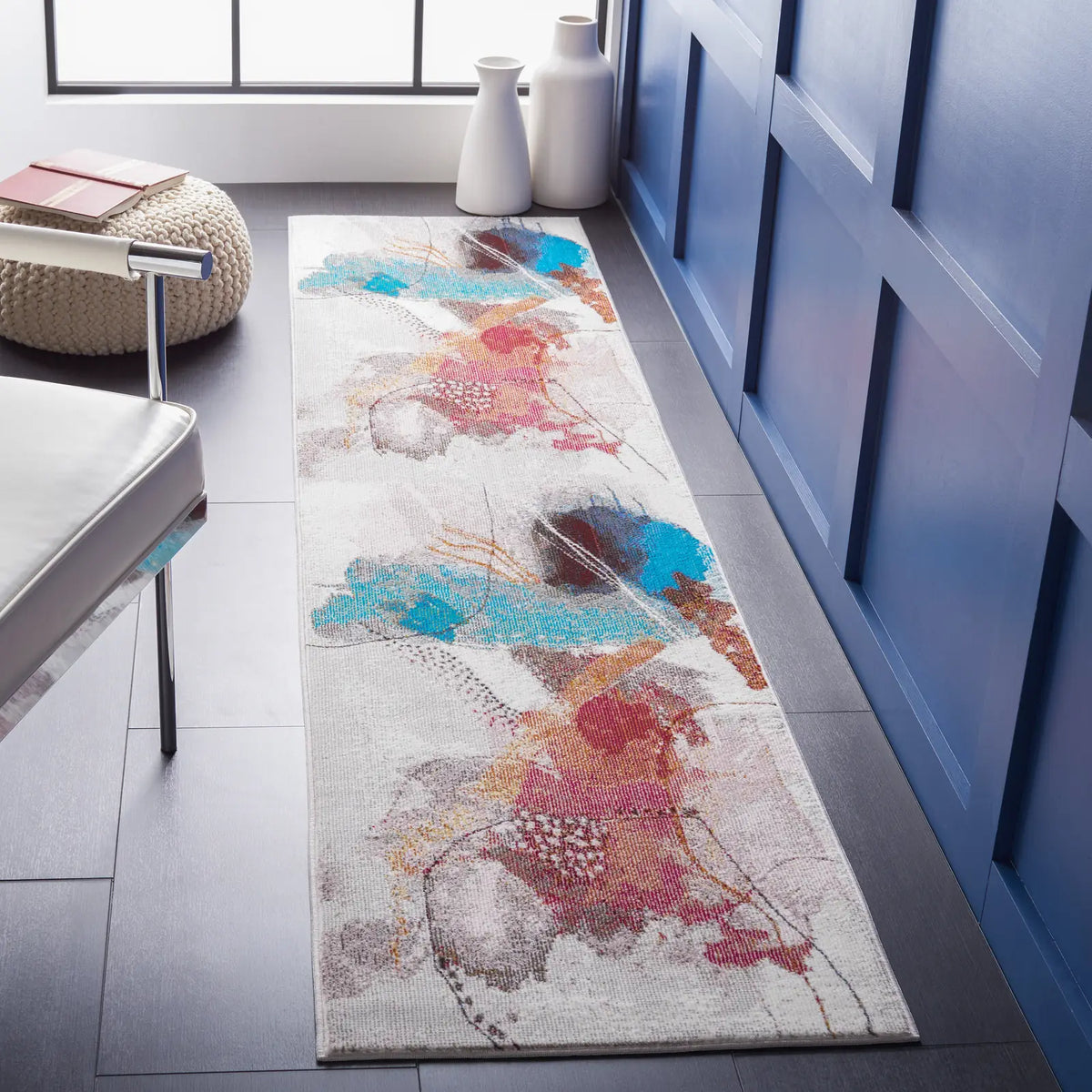 Safavieh Aria 2'-0" x 8'-0" Rug in Ivory / Red
