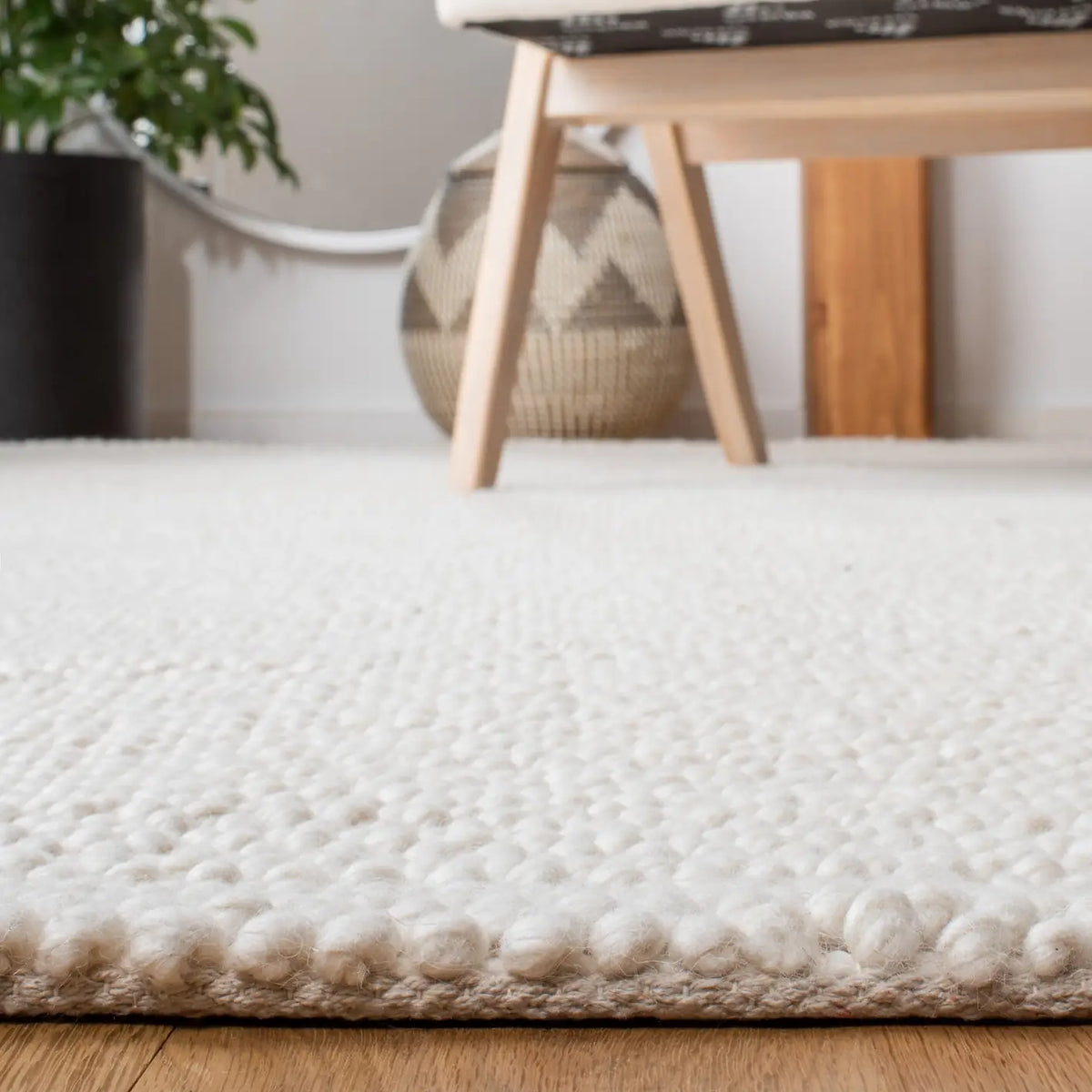Safavieh Natura 4'-0" x 6'-0" Rug in Ivory