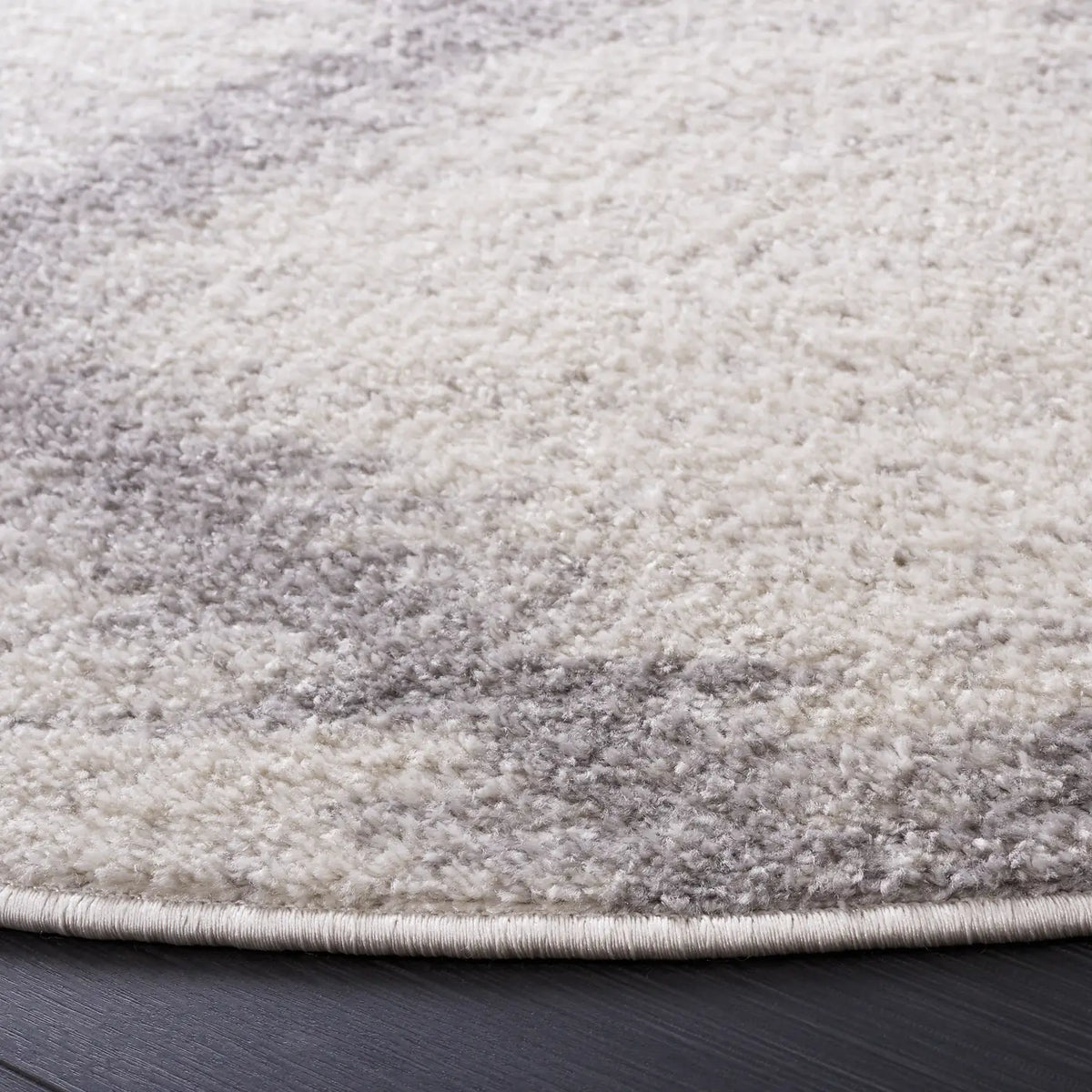 Safavieh Adirondack 6'-0" x 6'-0" Rug in Ivory / Silver