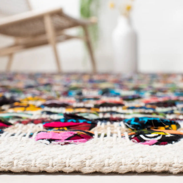 Safavieh Cape Cod 4'-0" x 6'-0" Rug in Natural / Multi