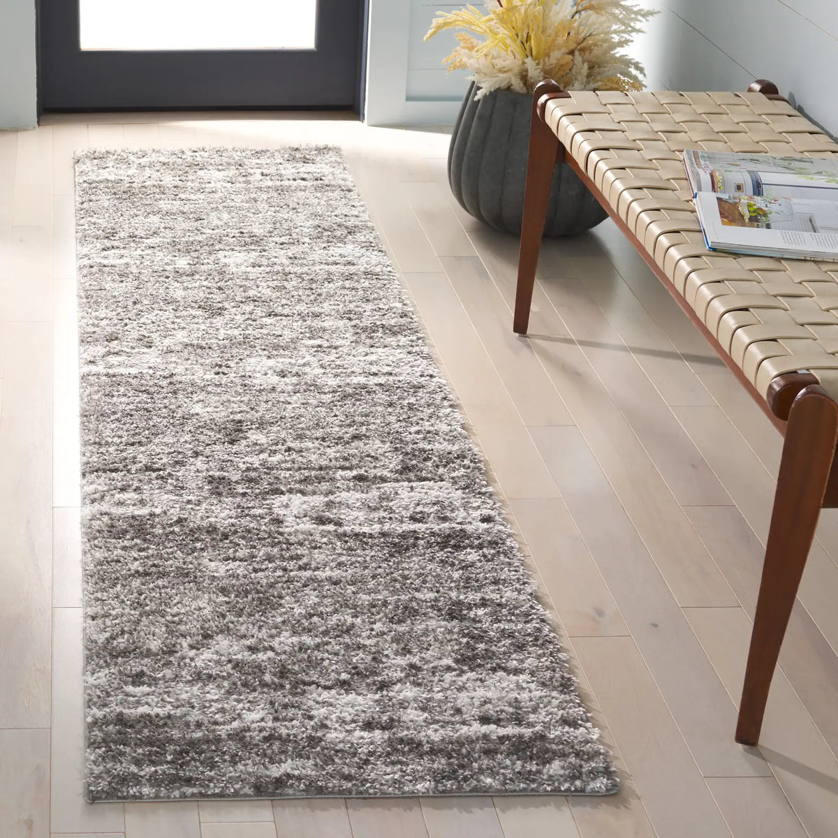 Safavieh Penelope Shag 2'-0" x 8'-0" Rug in Grey / Ivory