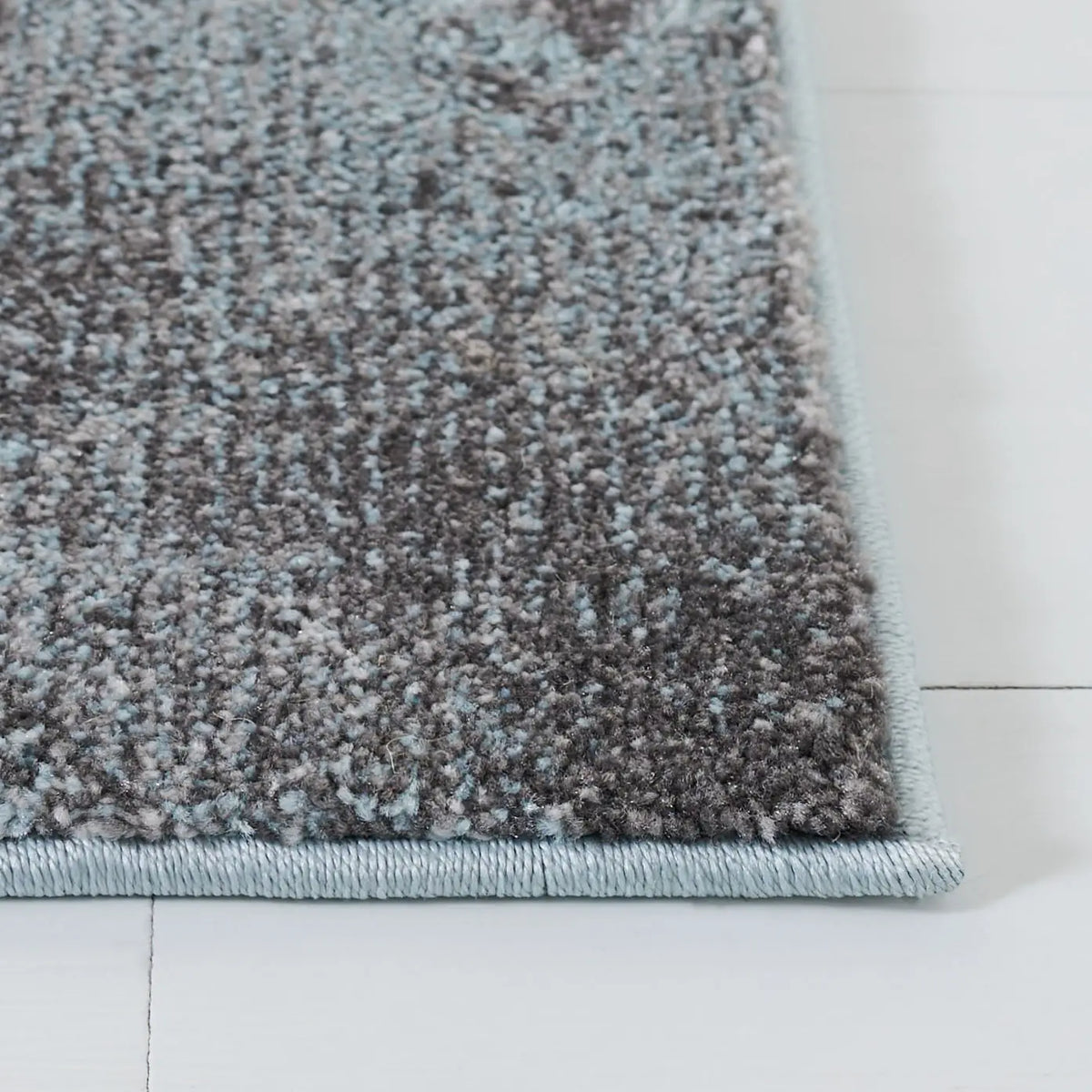 Safavieh Glacier 4'-0" x 6'-0" Rug in Blue / Pink
