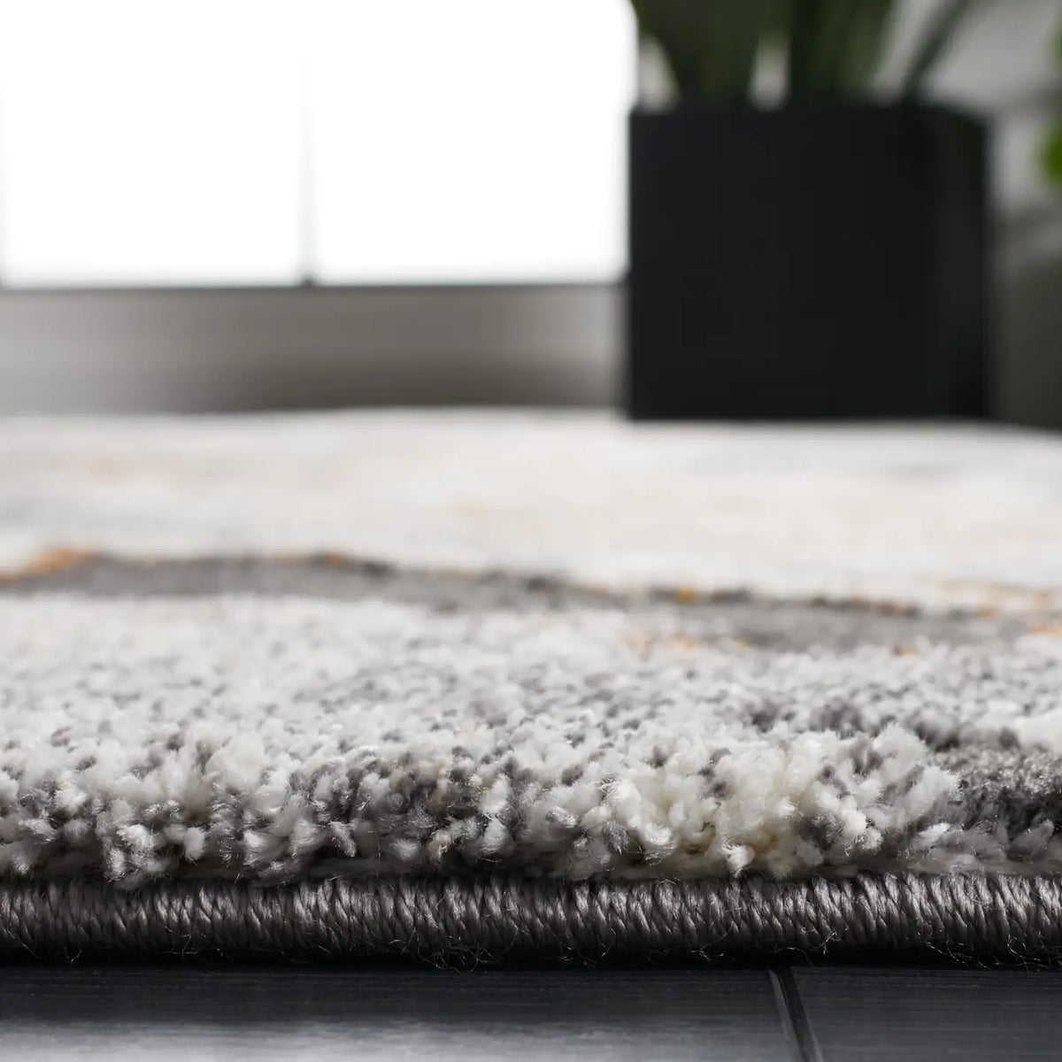 Safavieh Cyrus Shag 4'-5" x 6'-5" Rug in Dark Grey / Orange