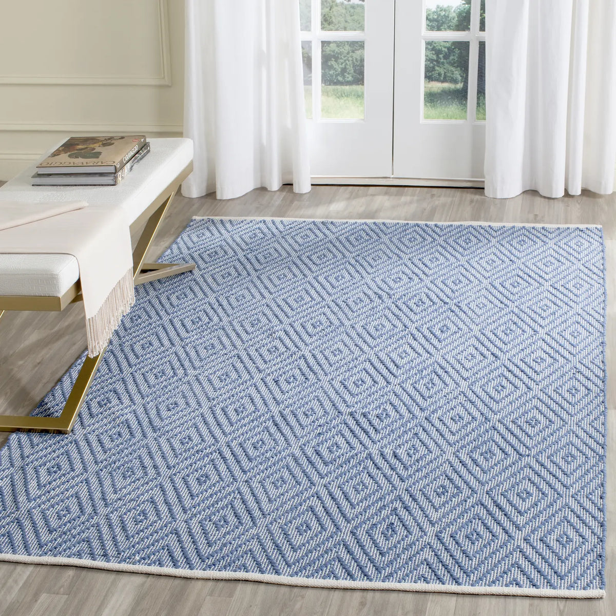 Safavieh Montauk 5'-0" x 7'-0" Rug in Blue / Ivory