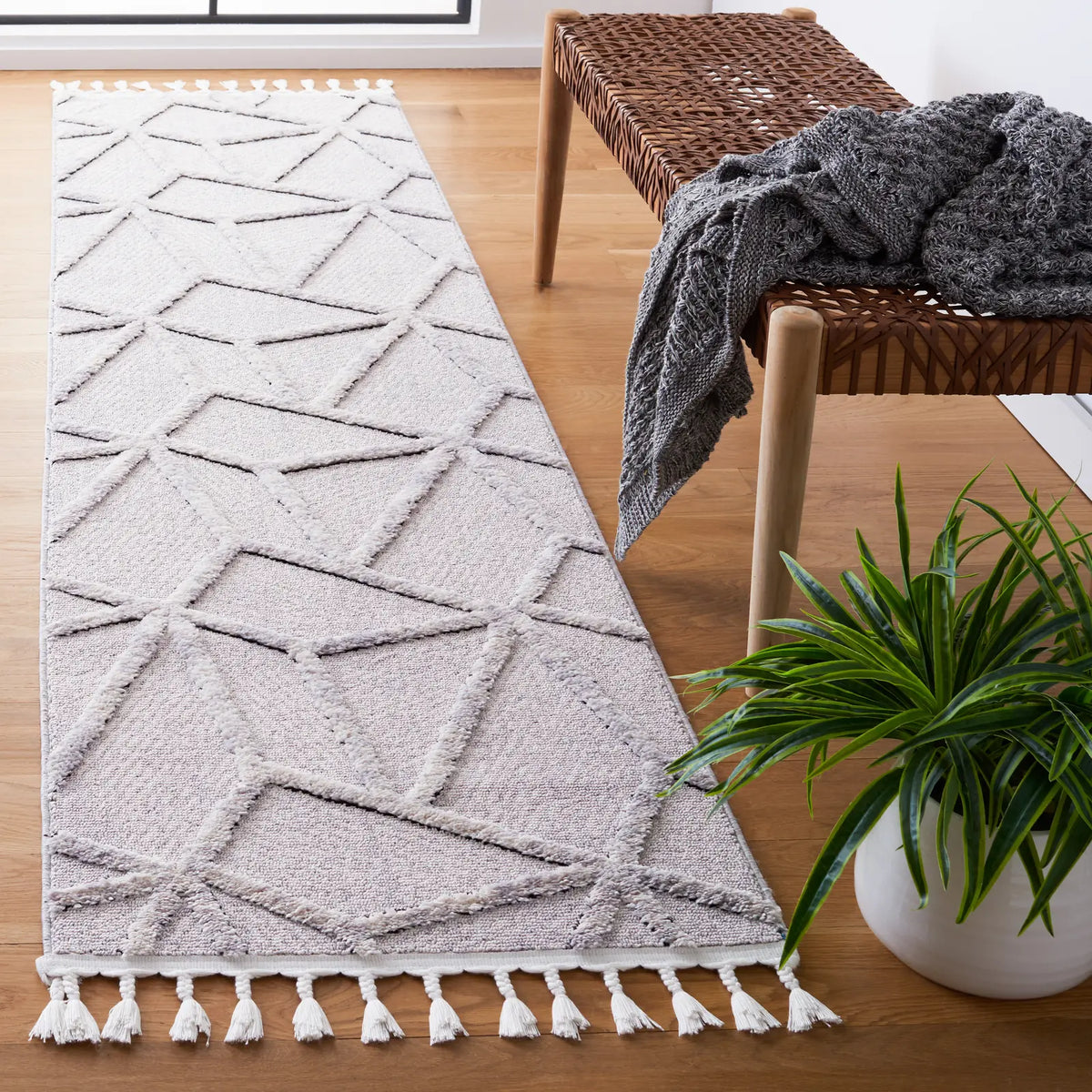 Safavieh Marrakesh 2'-2" x 8'-0" Rug in Grey / Ivory