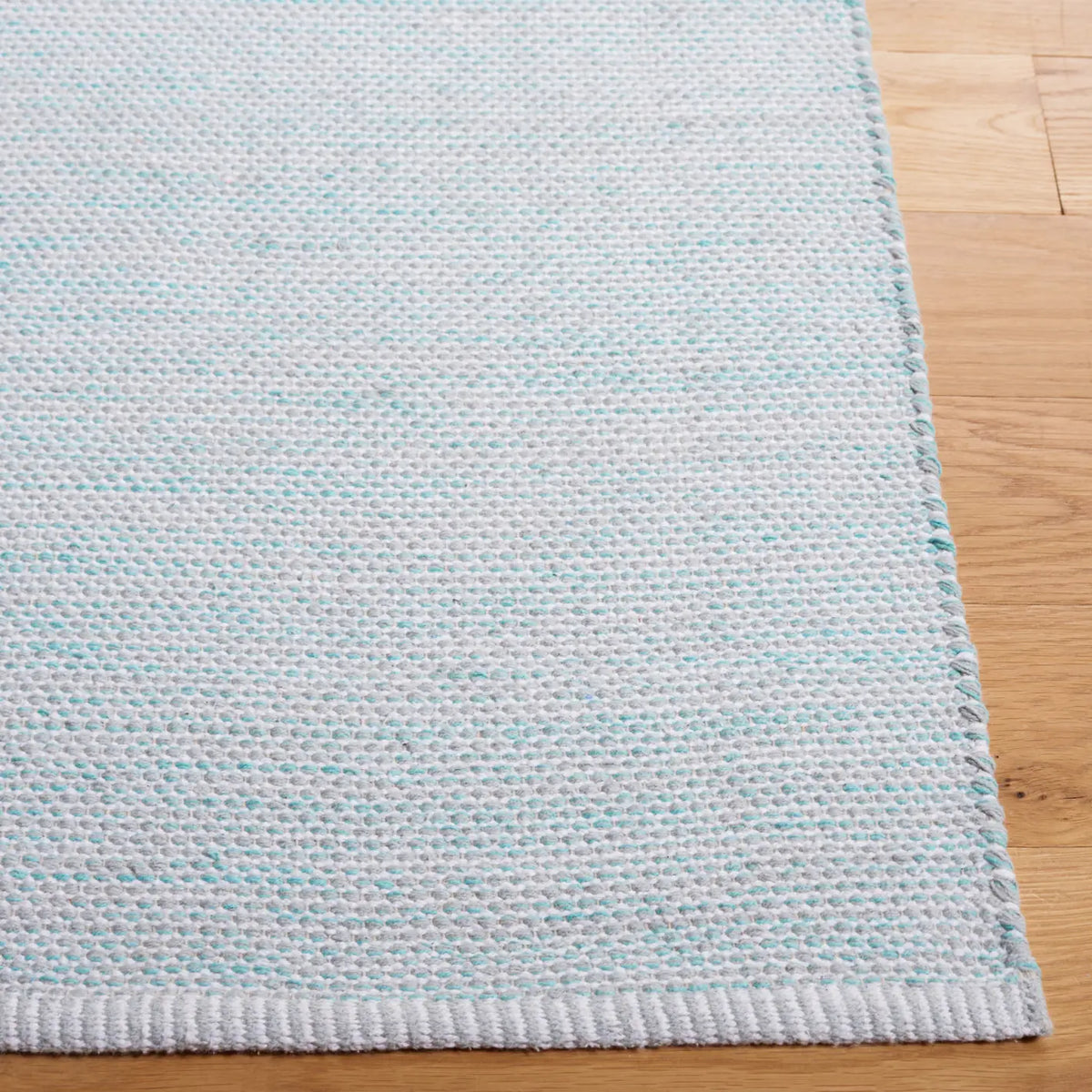 Safavieh Montauk 4'-0" x 6'-0" Rug in Turquoise / Grey