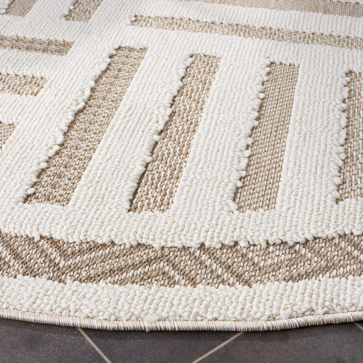 Safavieh Global 6'-7" x 6'-7" Rug in Ivory / Beige
