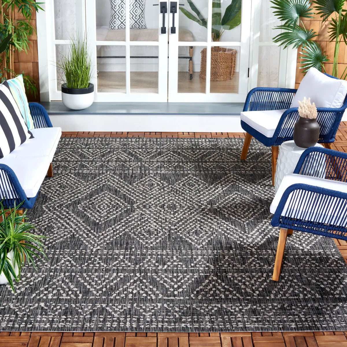 Safavieh Courtyard 6'-7" x 9'-6" Rug in Black / Beige