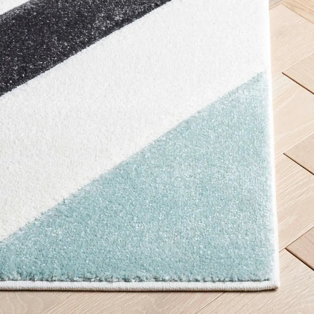Safavieh Hollywood 5'-3" x 7'-6" Rug in Ivory / Aqua