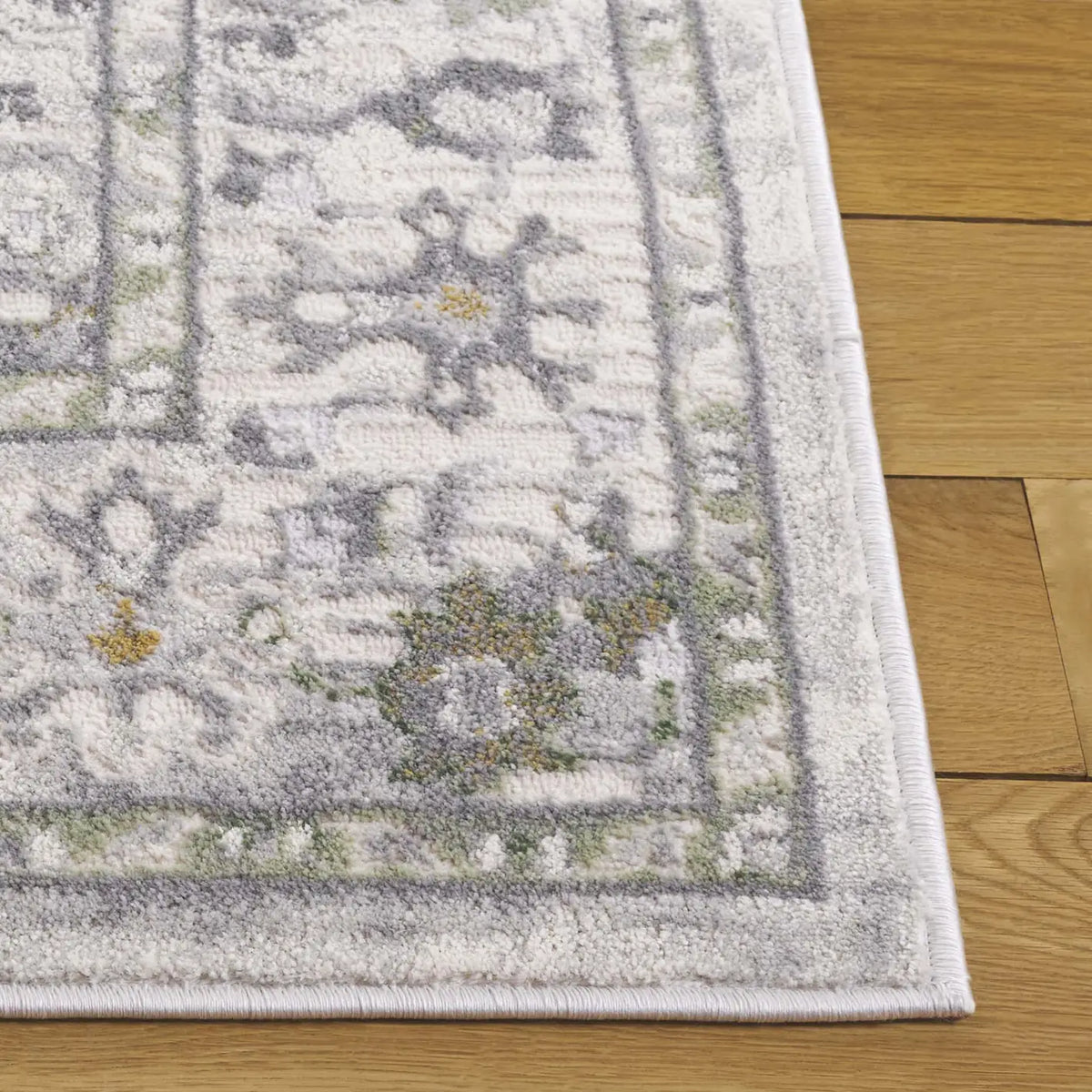 Safavieh Prestige 4'-0" x 6'-0" Rug in Ivory / Grey