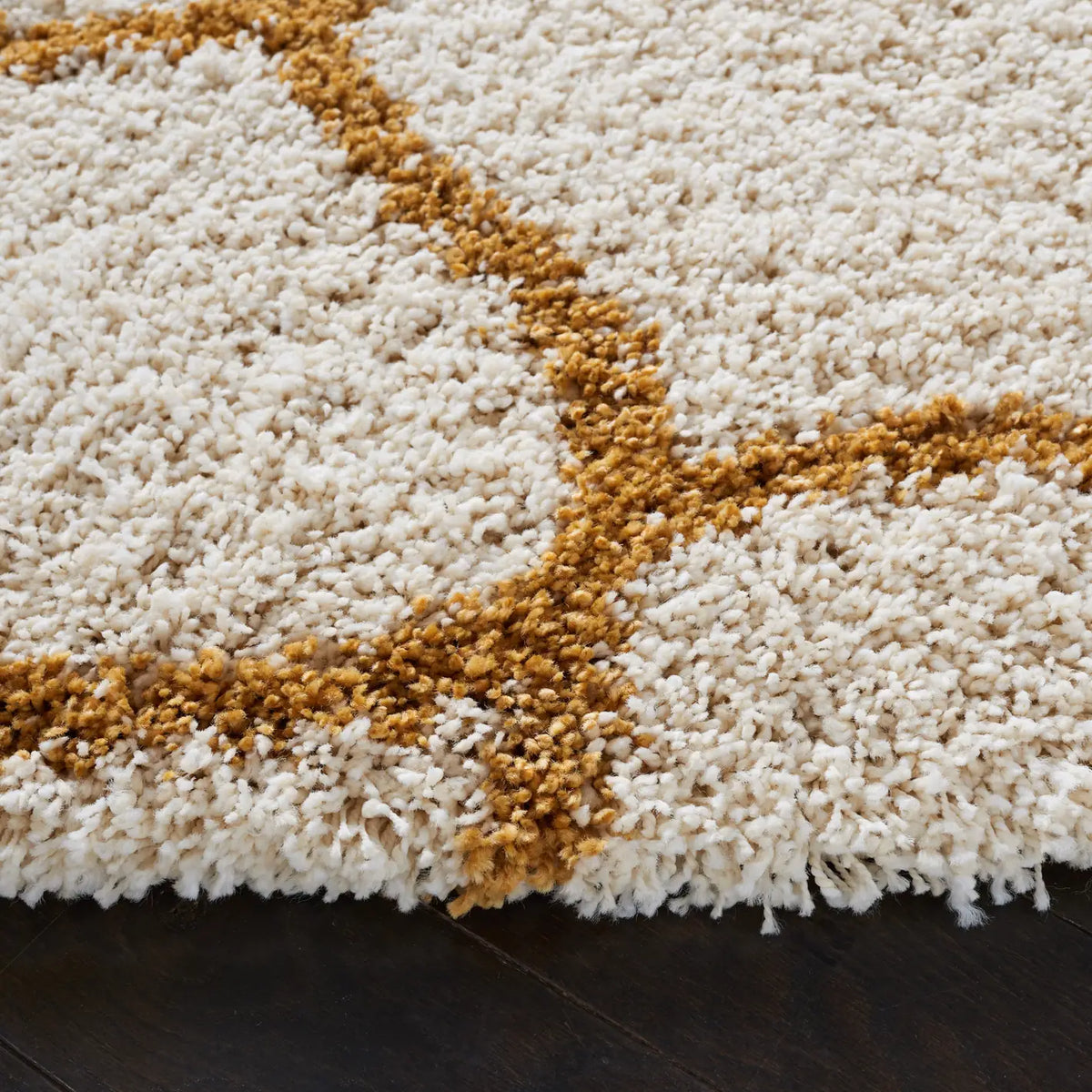 Safavieh Hudson Shag 7'-0" x 7'-0" Rug in Ivory / Gold
