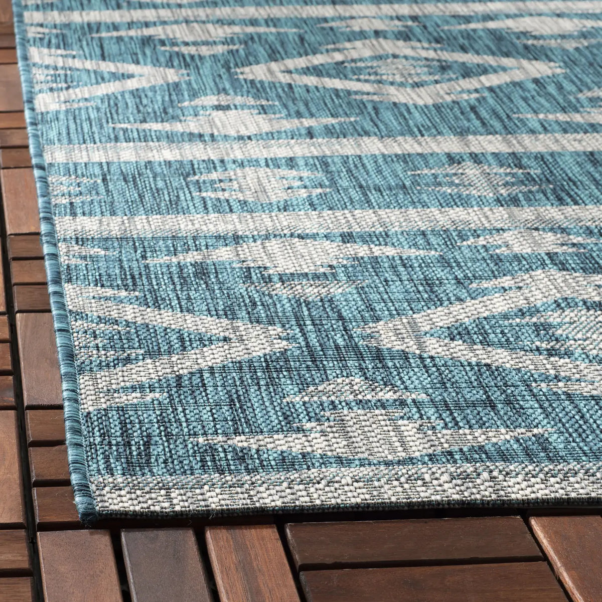Safavieh Courtyard 4'-0" x 5'-7" Rug in Teal / Grey
