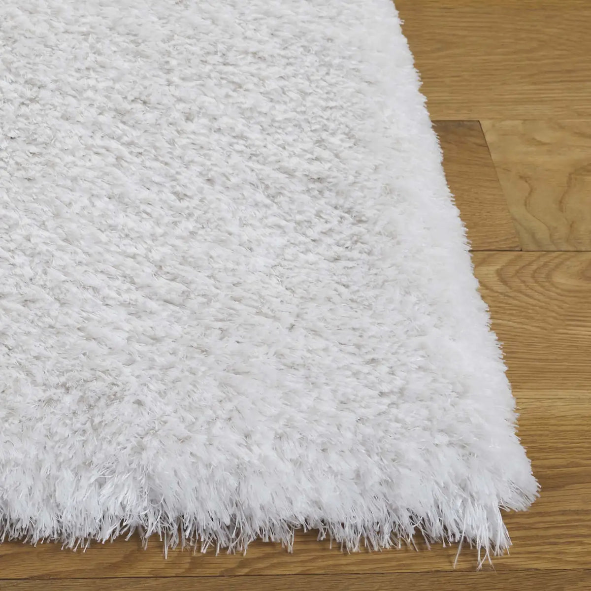 Safavieh Cloud Shag 4'-0" x 6'-0" Rug in White