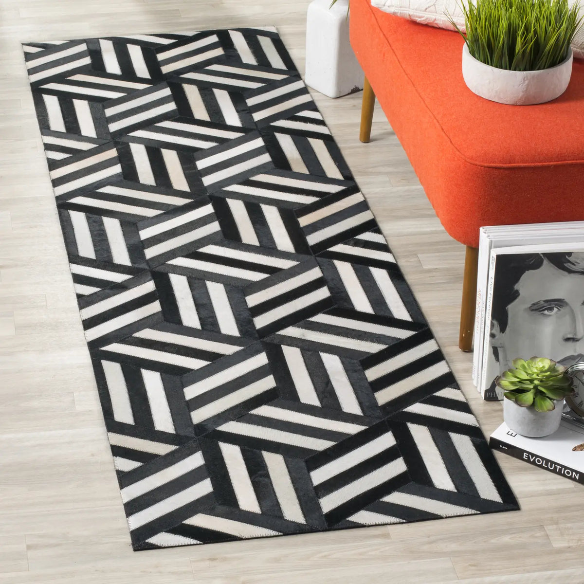 Safavieh Studio Leather 2'-3" x 11'-0" Rug in Ivory / Black