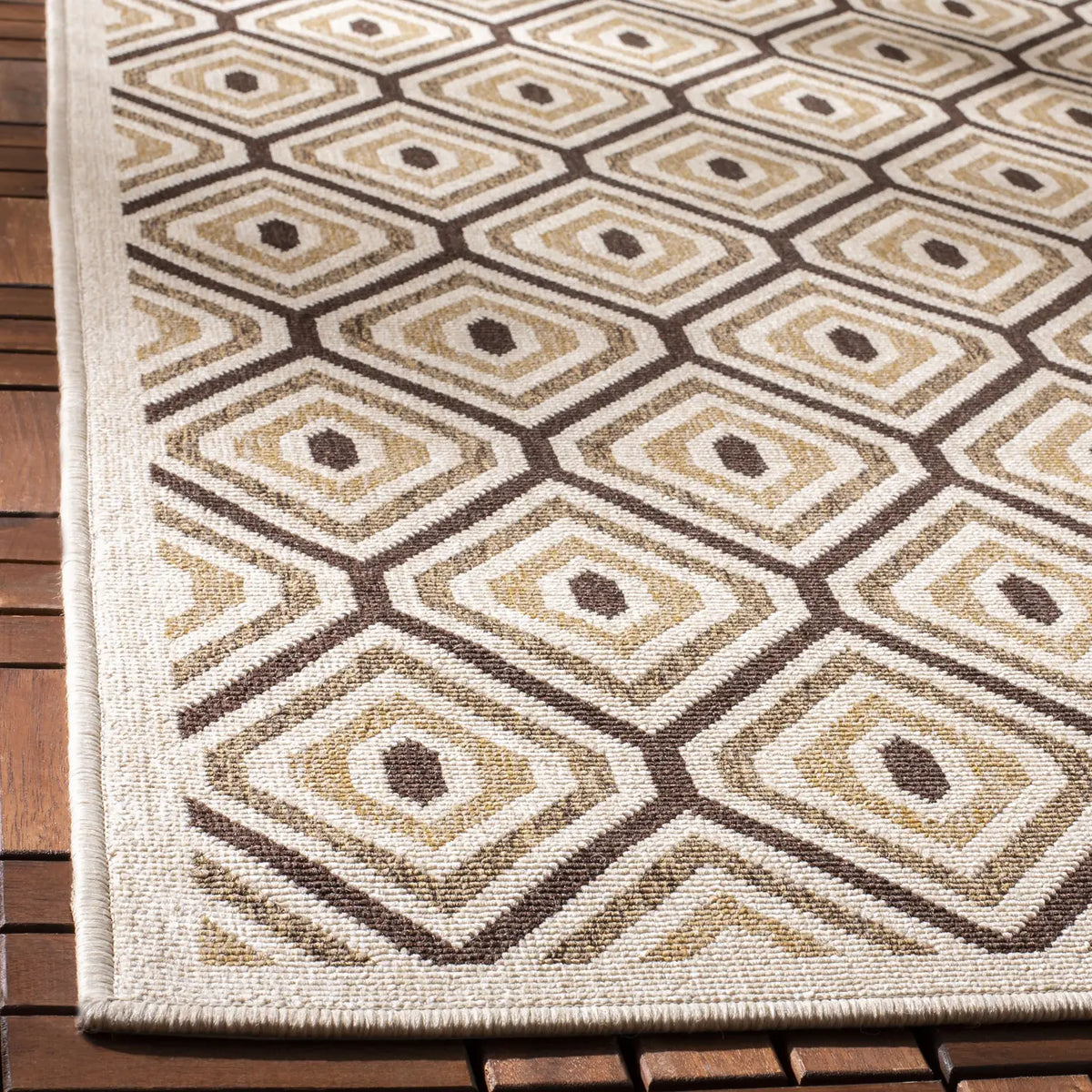 Safavieh Veranda 4'-0" x 5'-7" Rug in Cream / Chocolate