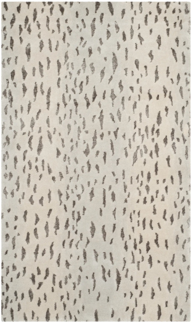 Safavieh Tibetan 3'-0" x 5'-0" Rug in Silver