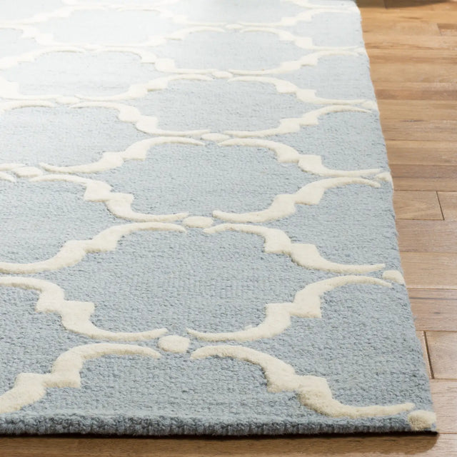 Safavieh Cambridge 5'-0" x 8'-0" Rug in Blue / Ivory