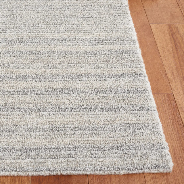 Safavieh Ebony 4'-0" x 6'-0" Rug in Silver / Grey