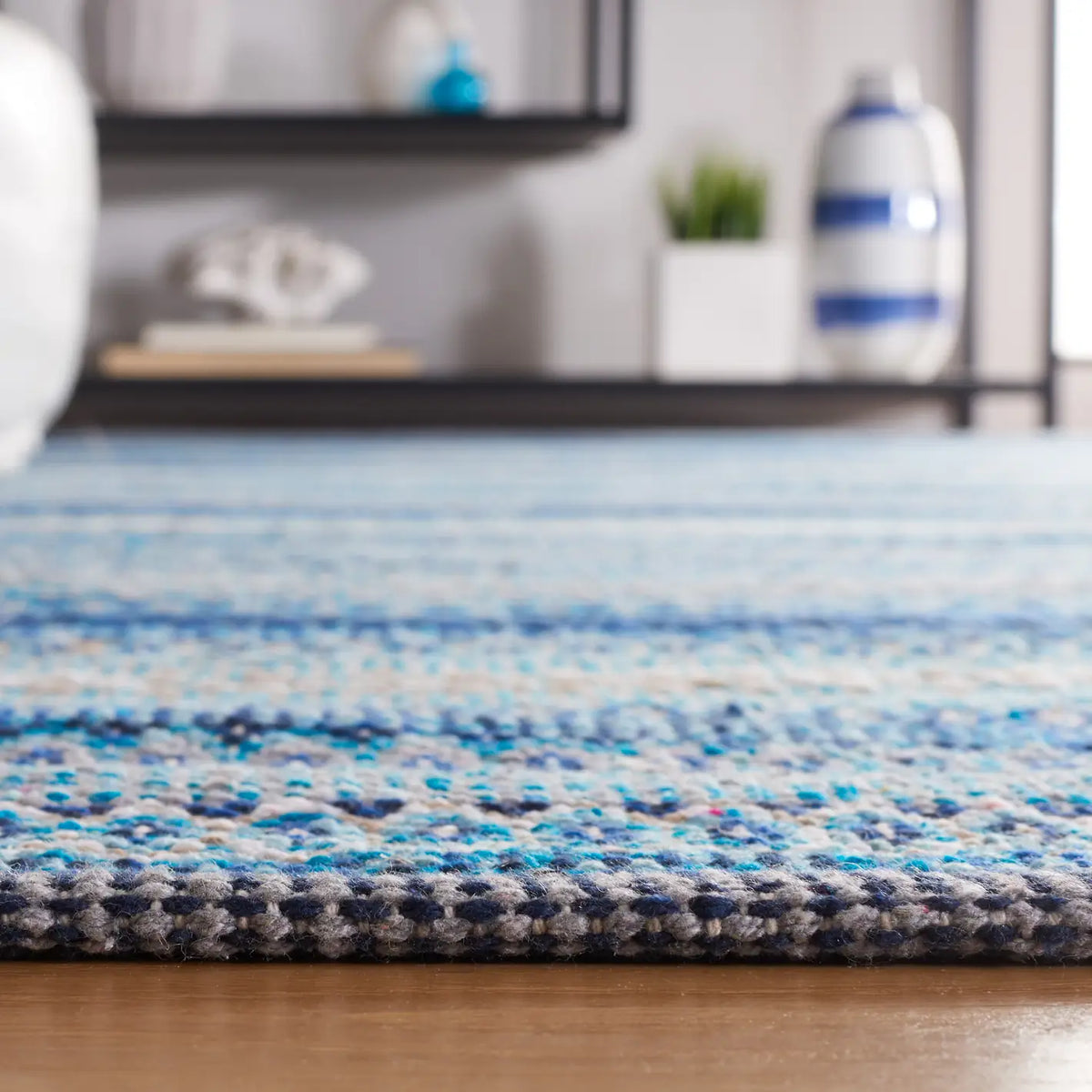 Safavieh Kilim 4'-0" x 6'-0" Rug in Grey / Blue