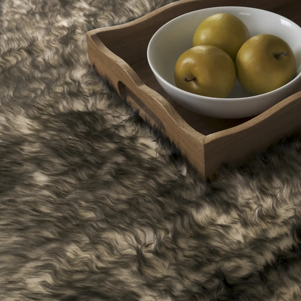 Safavieh Sheep Skin 2'-0" x 3'-0" Rug in Ivory / Dark Charcoal