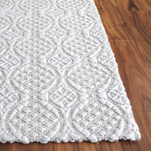 Safavieh Marbella 2'-3" x 8'-0" Rug in Ivory