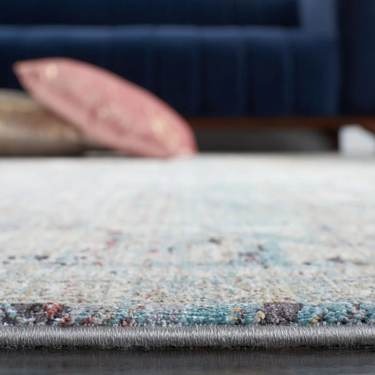 Safavieh Signature 6'-7" x 9'-6" Rug in Turquoise / Beige
