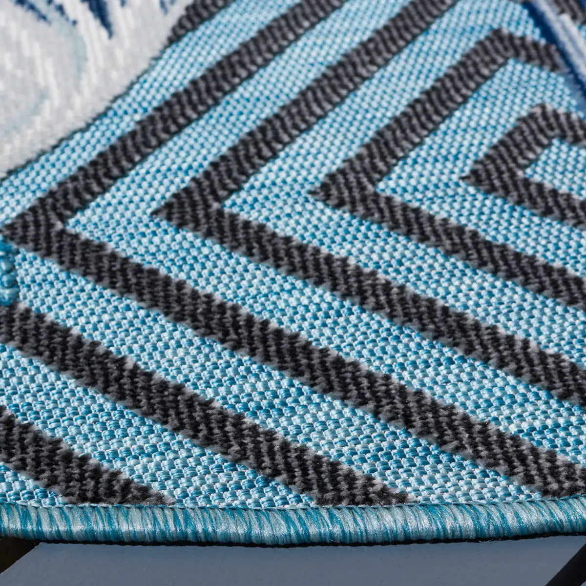 Safavieh Cabana 6'-5" x 6'-5" Rug in Aqua / Navy